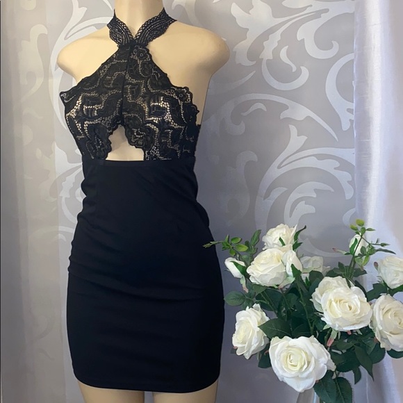 🖤Black Lace Cut Out Halter Mini - Picture 2 of 4
